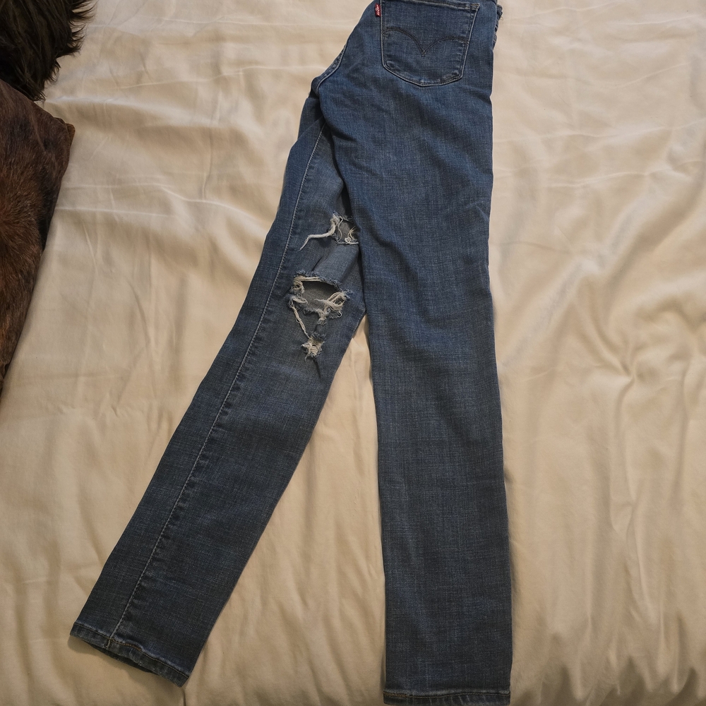 Levi's Distressed Skinny Jeans - Picture 10 of 13